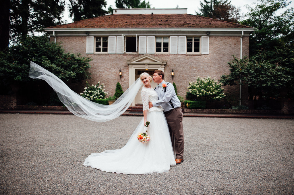 Lakewood Gardens is one of the beautiful outdoor wedding venues in Washington state.
