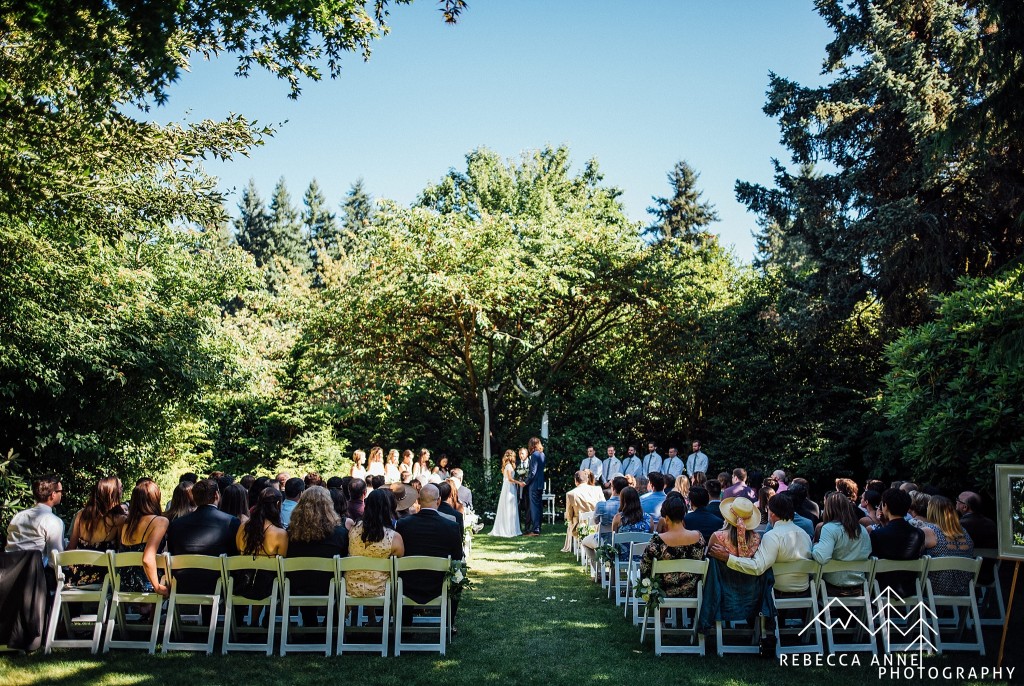Robinswood House is one of the beautiful outdoor wedding venues in Washington state.