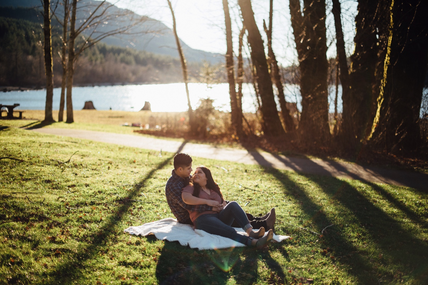 Alondra-Eric-Engagement_HighRes-101_Photographer_Engagement_Snoqualmie_Bend_lake_Northwest_rattlesnake_PHotography_adventure_Washingtonn_Sunset.jpg