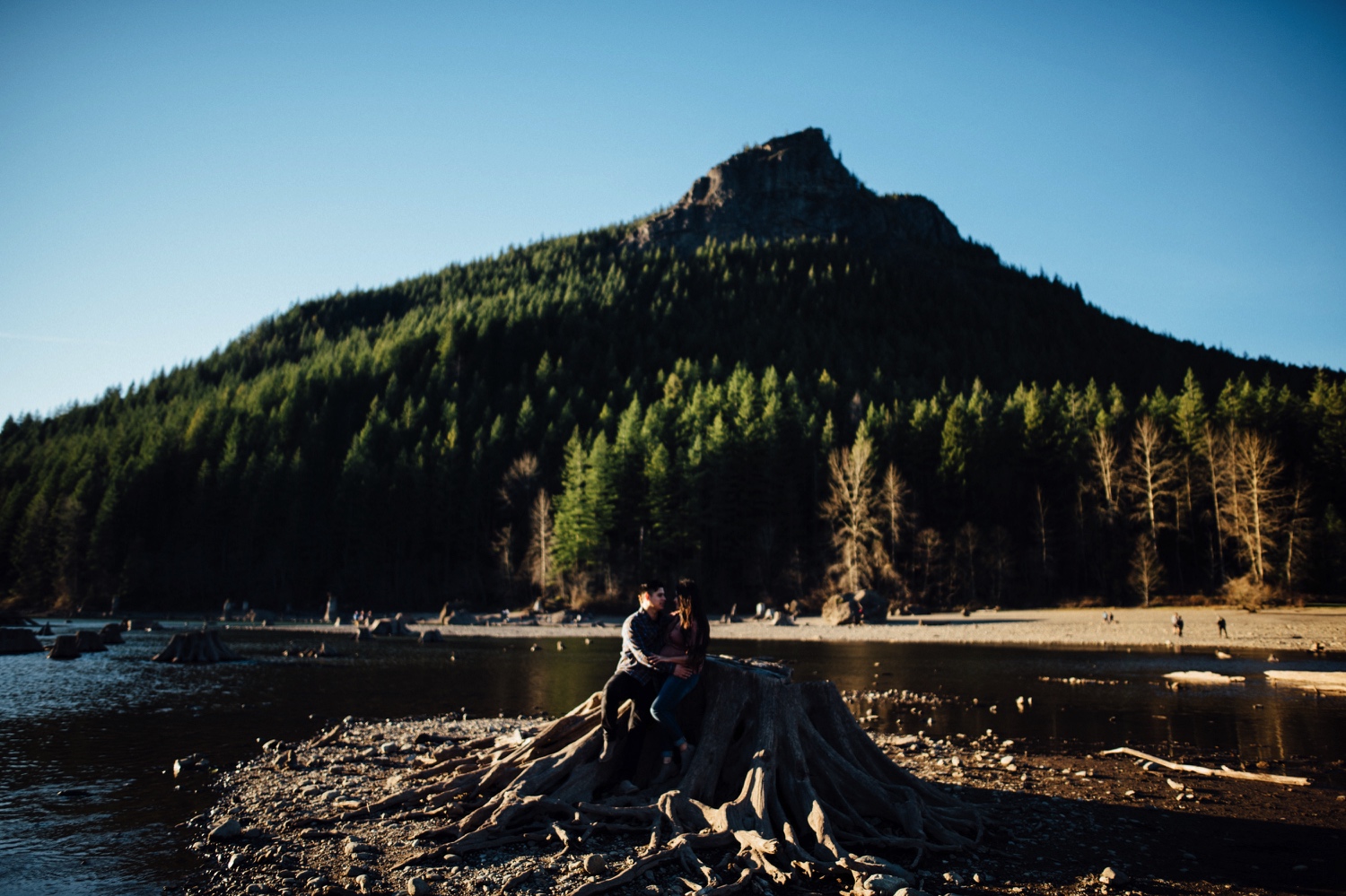 Alondra-Eric-Engagement_HighRes-150_Photographer_Engagement_Snoqualmie_Bend_lake_Northwest_rattlesnake_PHotography_adventure_Washingtonn_Sunset.jpg